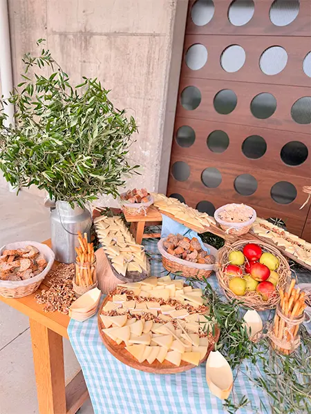Mesa de picoteo para boda